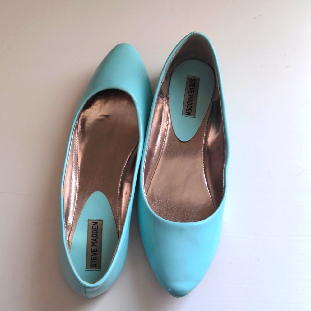 Pointed toe flats